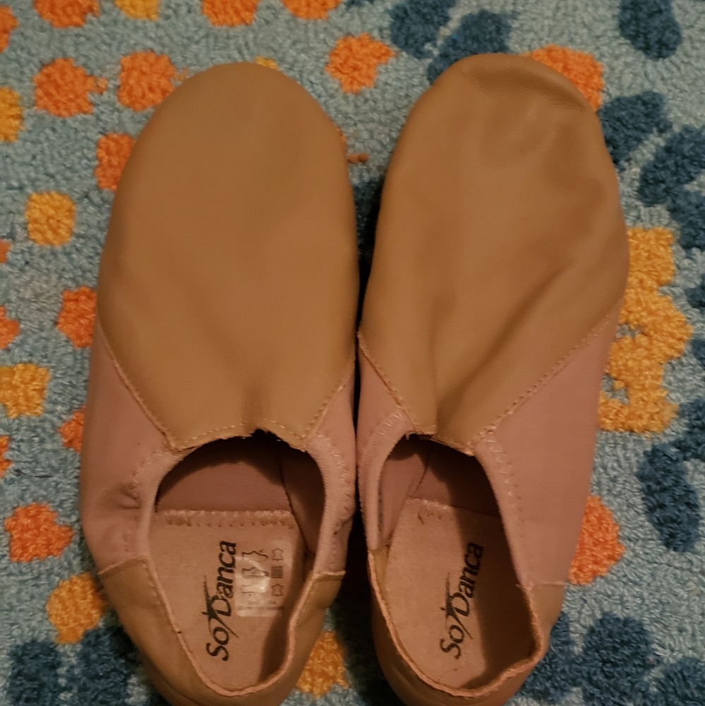 So Danca Caramel colored jazz shoes, never used